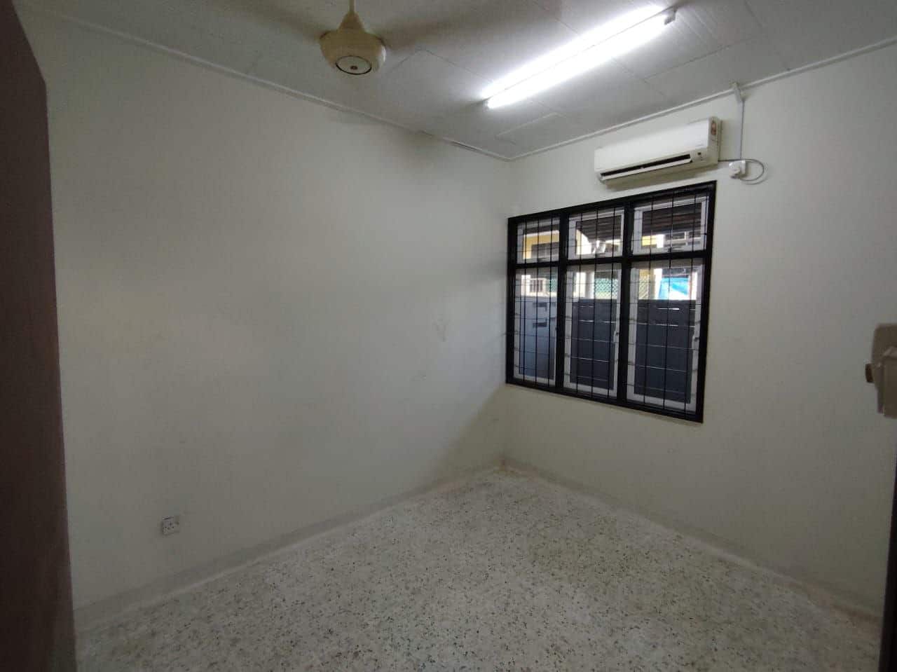 Single Storey Corner Lot Taman Daya 6