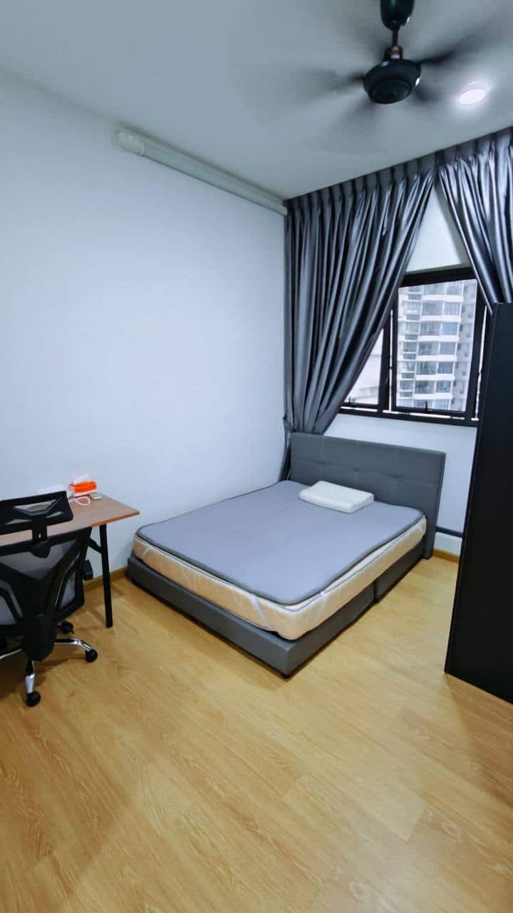 Condo Danga Bay 4