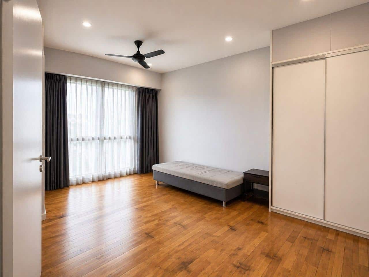 Condominium Medini 3
