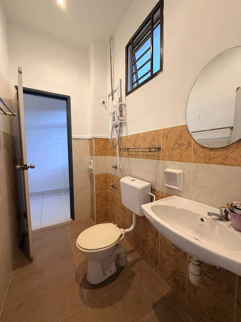 Intermediate unit Taman Bukit Indah 8