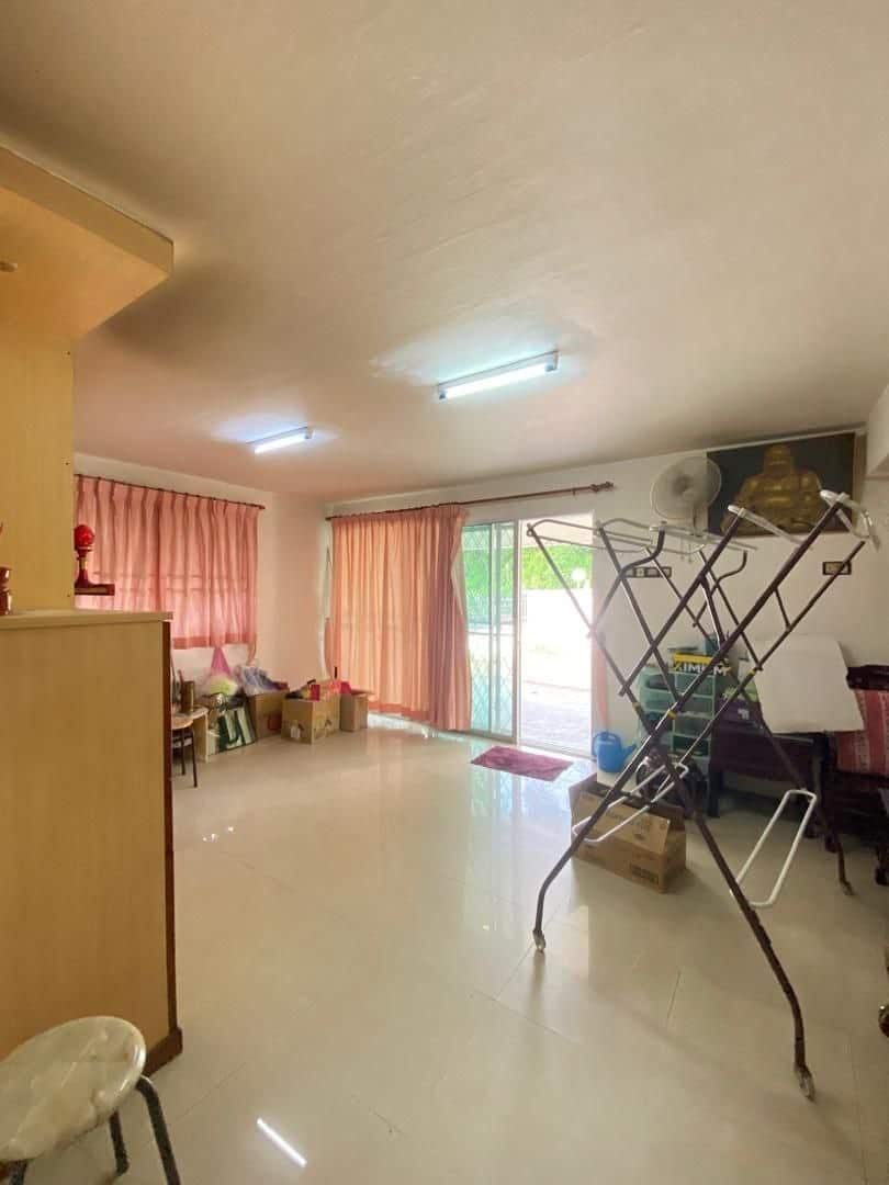 Double storey corner Taman Munsyi Ibrahim 2
