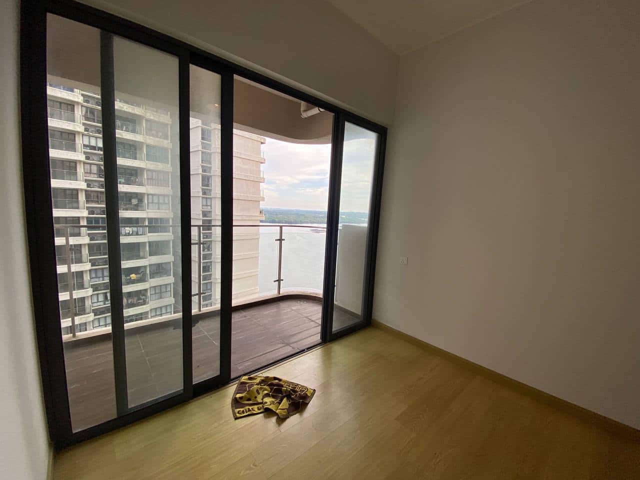 Condominium Bay Laurel 5
