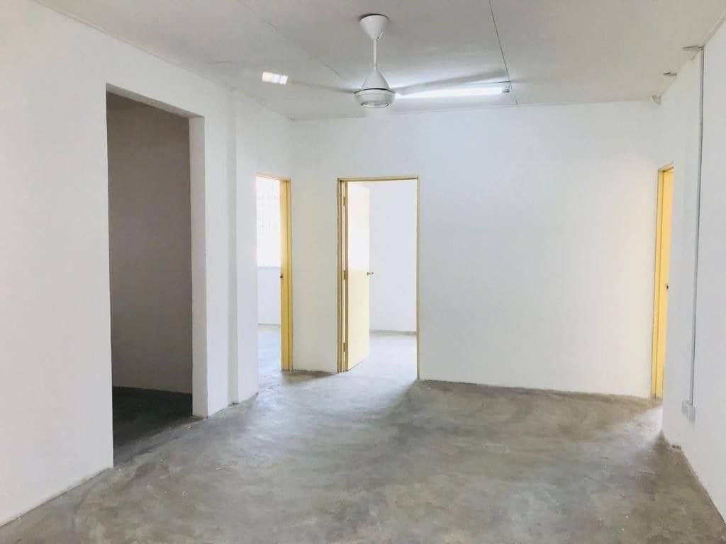 Low Cost Flat Taman Mount Austin 2