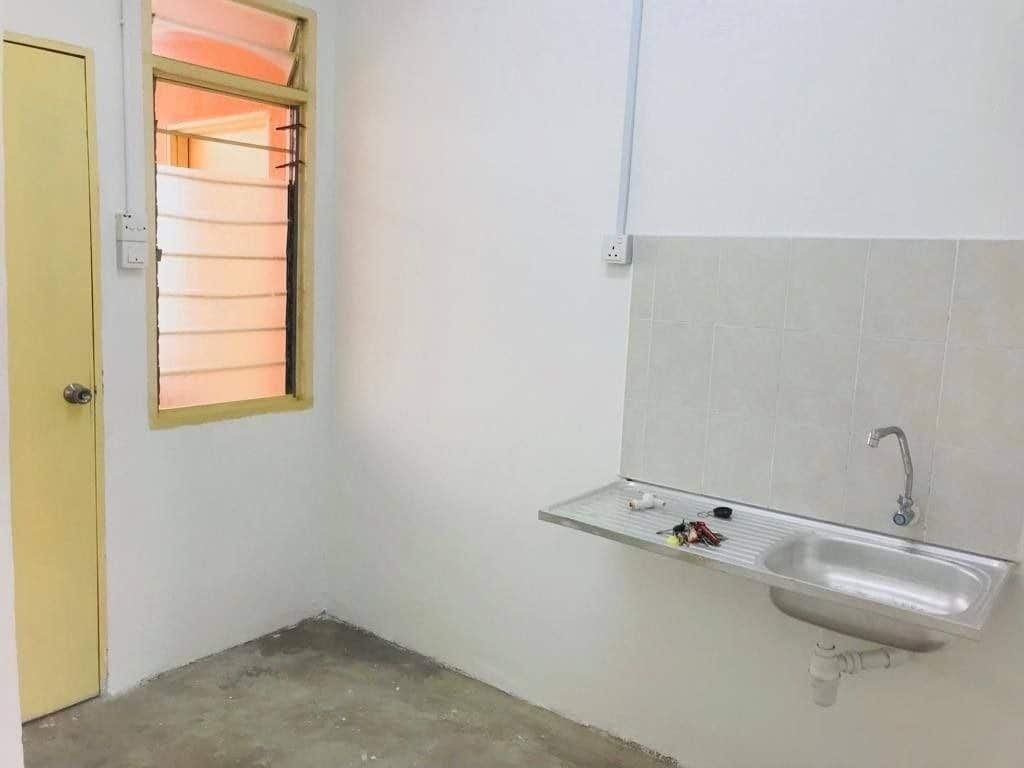 Low Cost Flat Taman Mount Austin 4