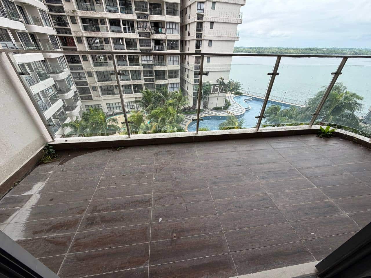 Condominium Bay Laurel Country Garden Danga Bay 8