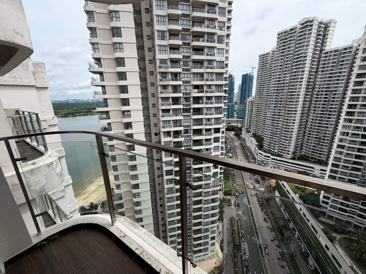 Condominium Bay Laurel Country Garden Danga Bay 3