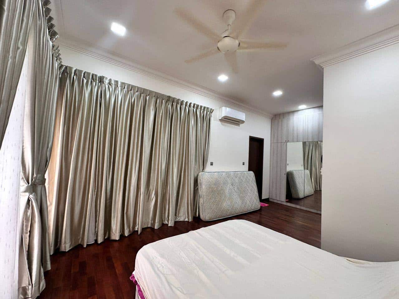 Three Storey Cluster Canal Garden South Horizon Hills 7