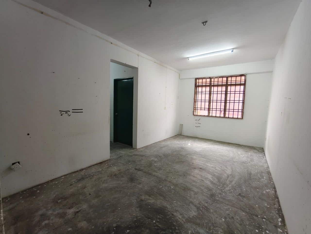 Low Cost Flat Taman Pelangi Indah 3