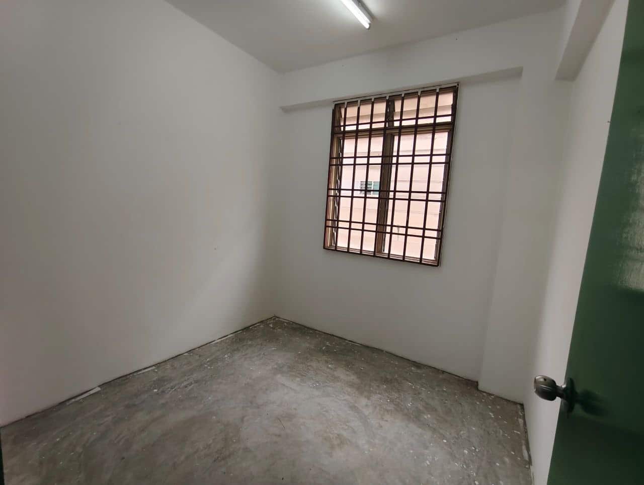 Low Cost Flat Taman Pelangi Indah 6