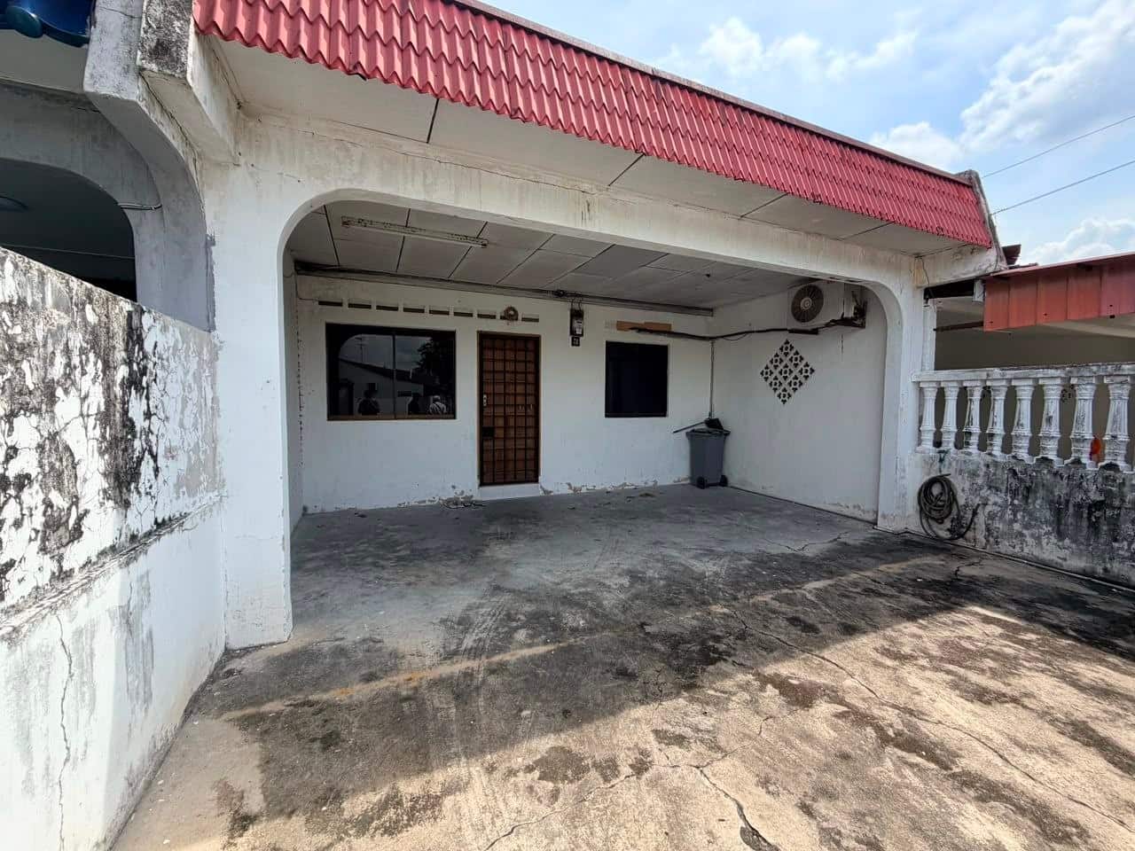 Single storey low cost Jalan Pertanian 2
