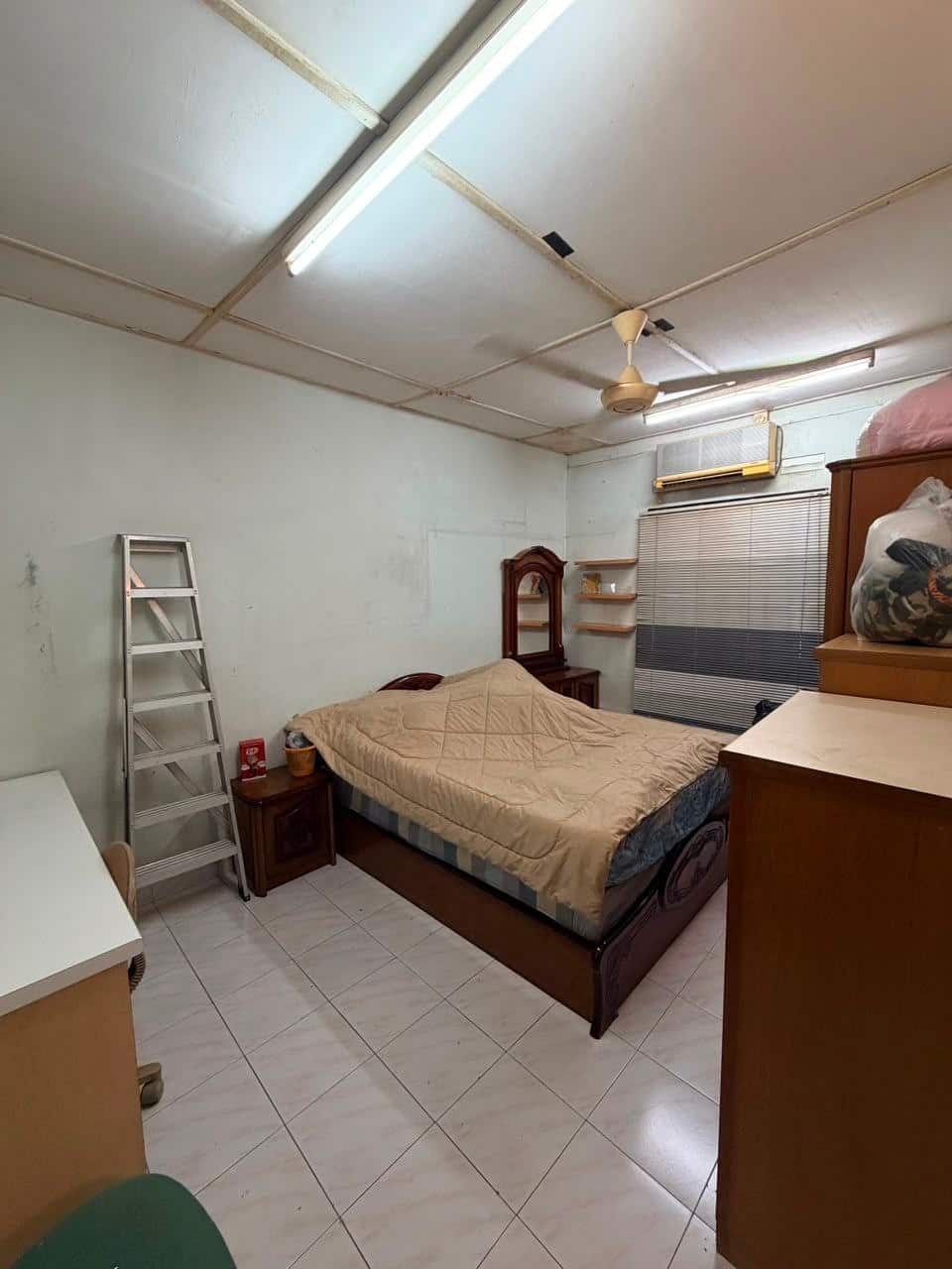 Single storey low cost Jalan Pertanian 5