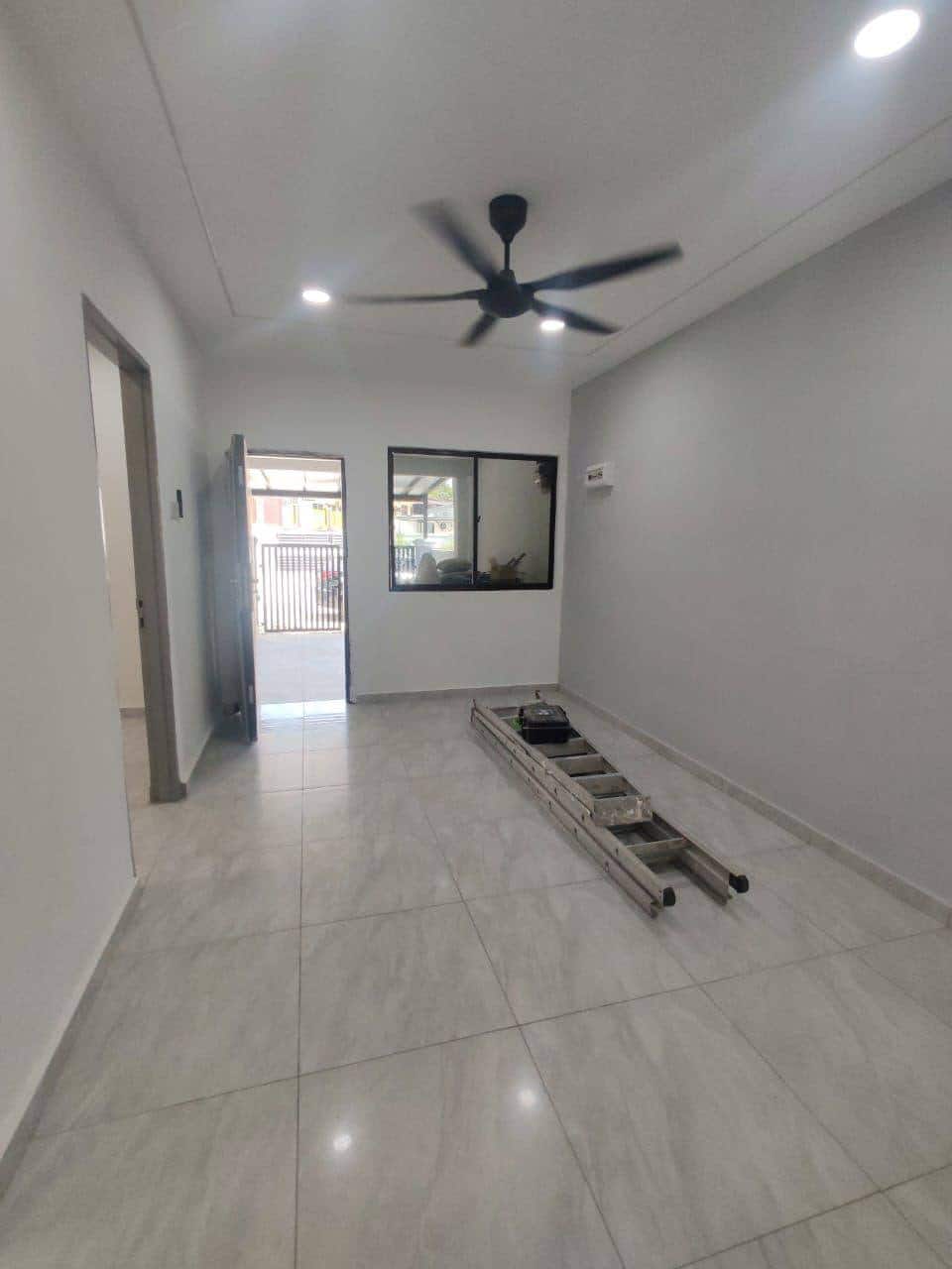 Low cost single storey Tun aminah 2