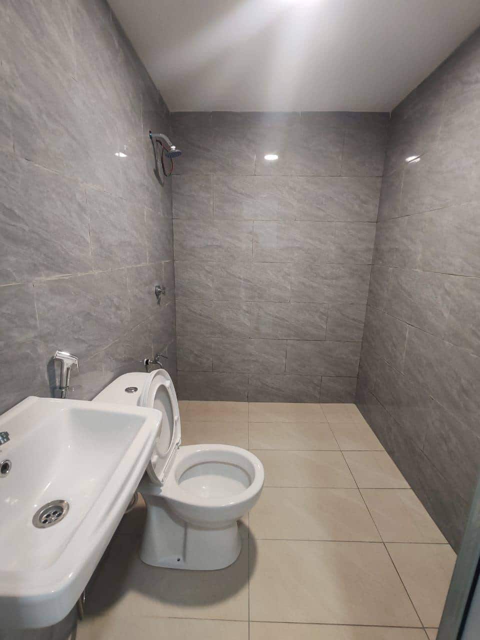 Low cost single storey Tun aminah 7