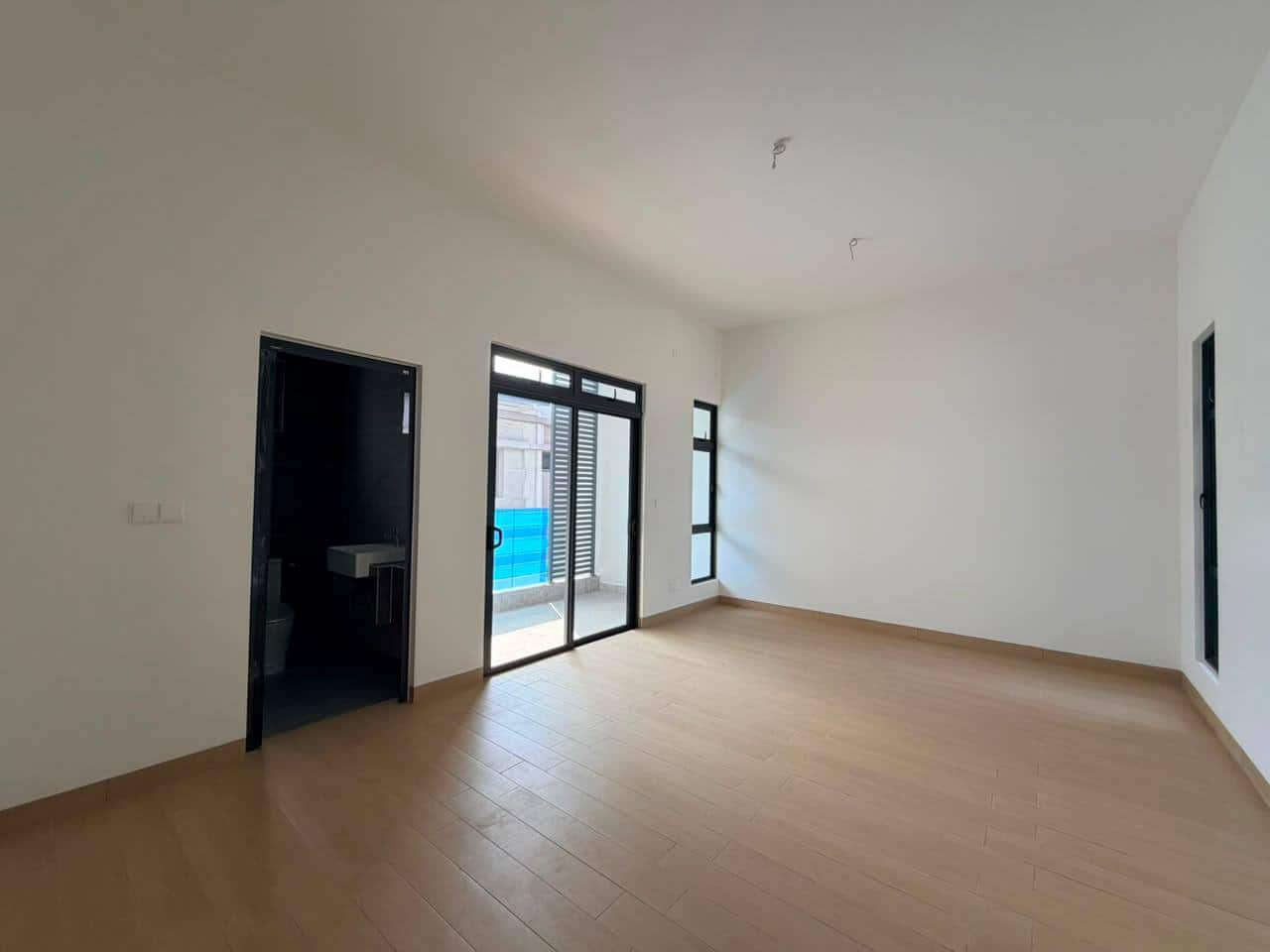 Double Storey Semi D Corner Lot Uda Utama 5