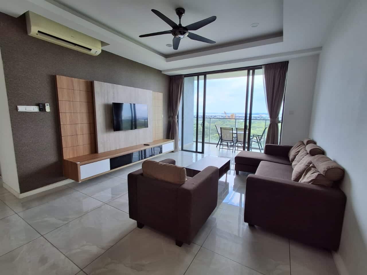 Wateredge Apartment Senibong Cove 1