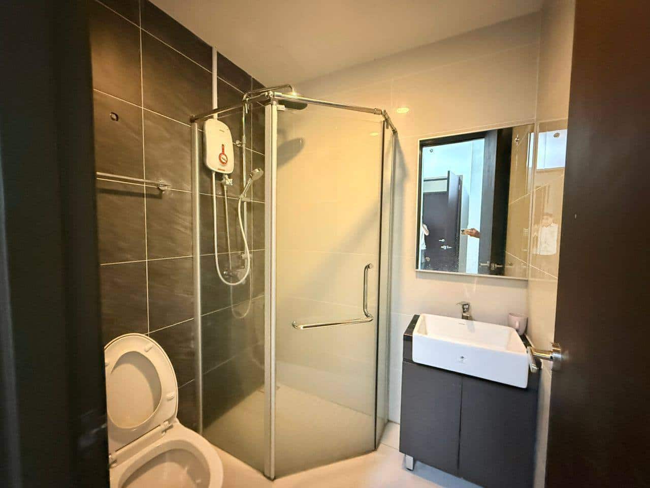 Condo Baypoint Bay Point Country Garden Danga Bay 8