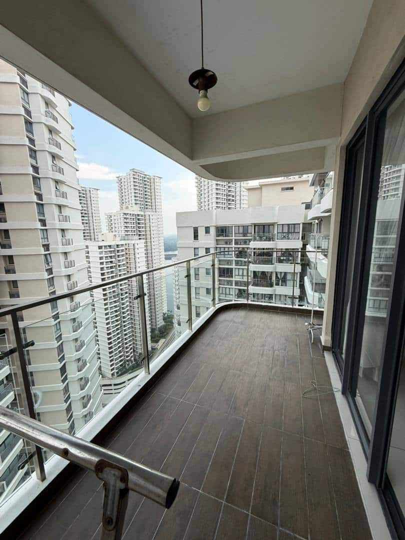 Corner Unit Country Garden @ Danga Bay 1
