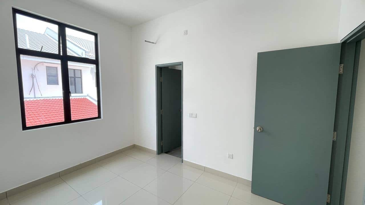 Double Storey Intermediate Bandar Baru Permas Jaya 4