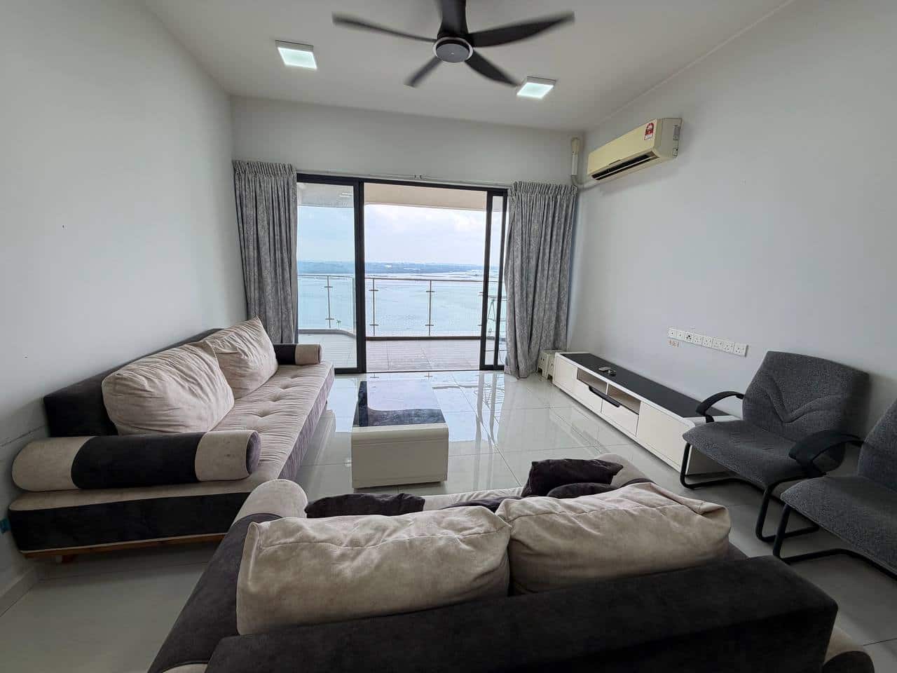Condominium Royal Stand Country Garden Danga Bay 4