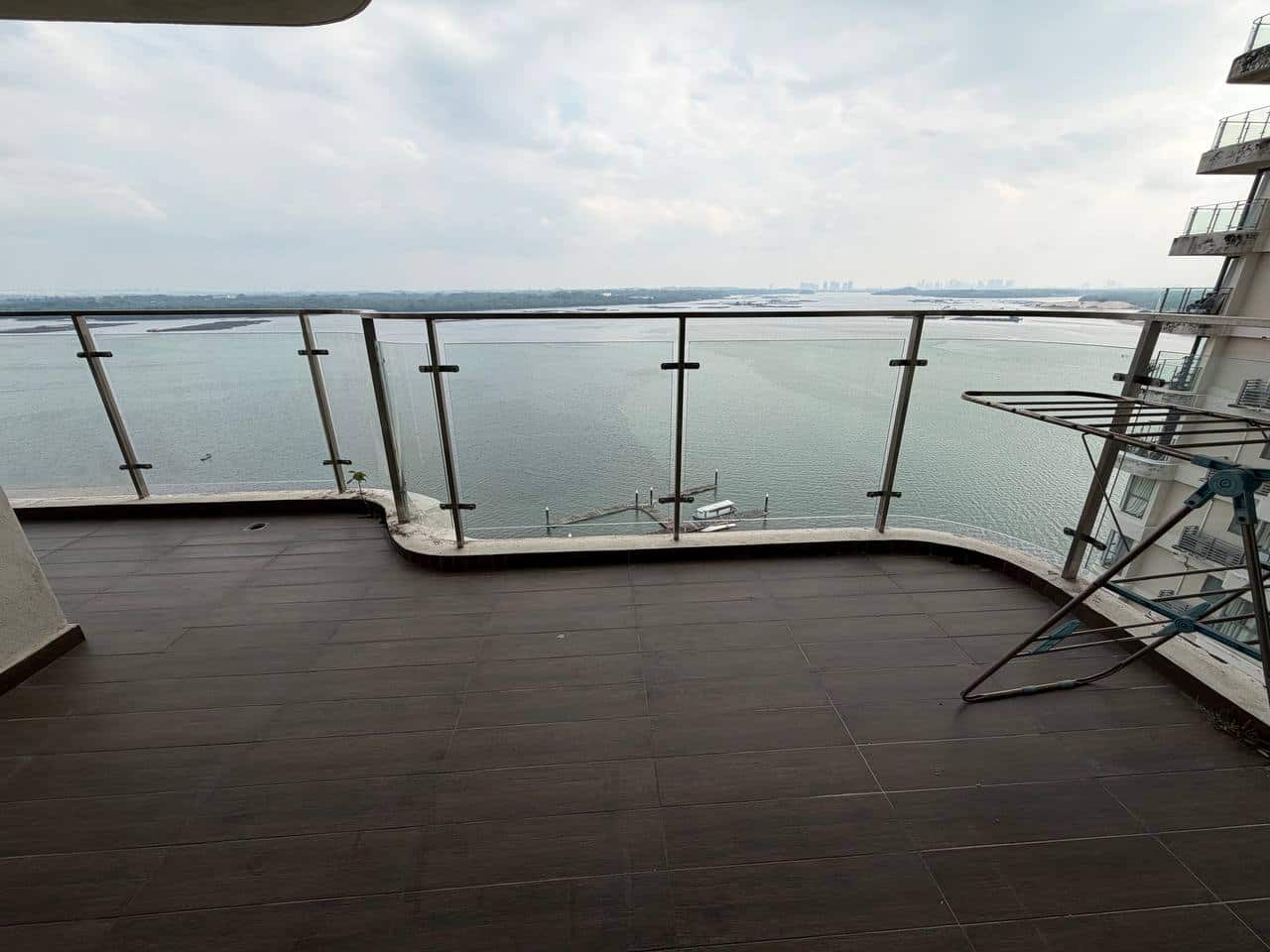 Condominium Royal Stand Country Garden Danga Bay 5