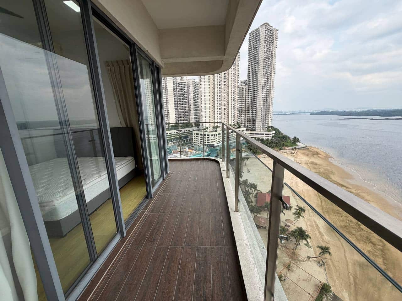 Condominium Royal Stand Country Garden Danga Bay 7
