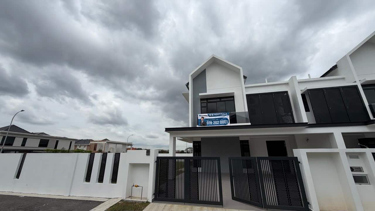 Double Storey Semi-D End Lot Setia Tropika Aurinia 1