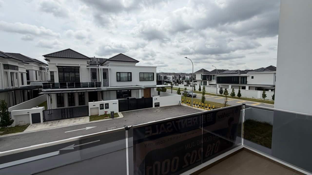 Double Storey Semi-D End Lot Setia Tropika Aurinia 2