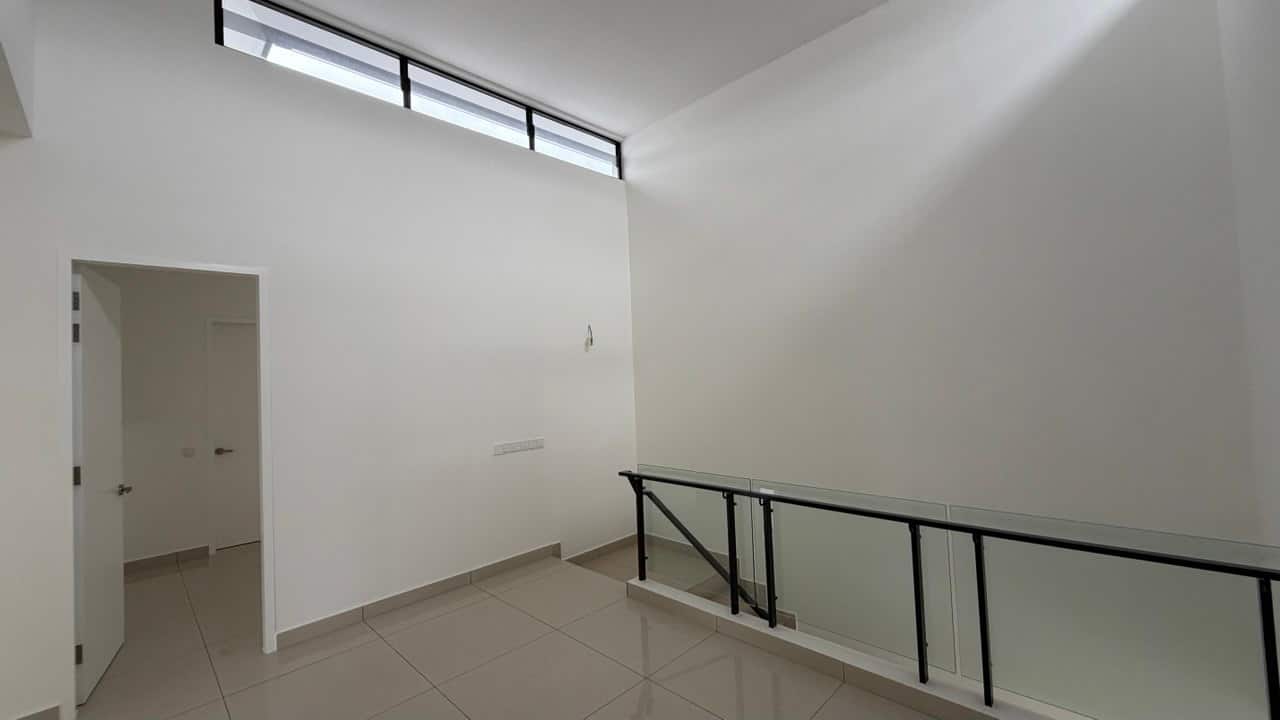 Double Storey Semi-D End Lot Setia Tropika Aurinia 4