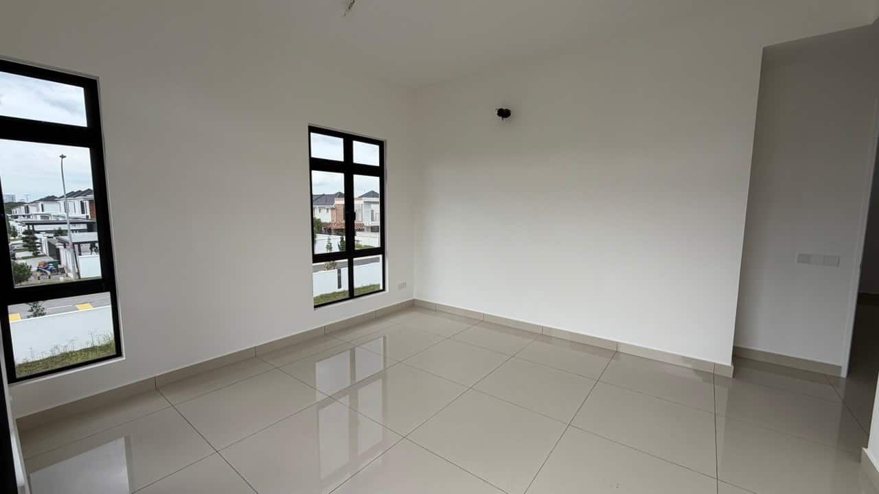 Double Storey Semi-D End Lot Setia Tropika Aurinia 3