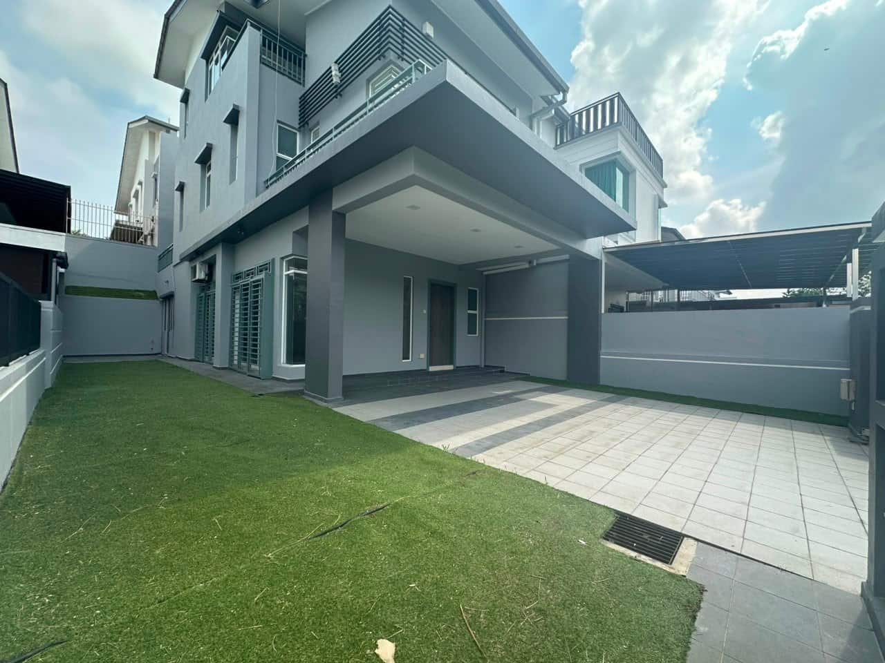 Triple Storey Cluster House Horizon Hills 1