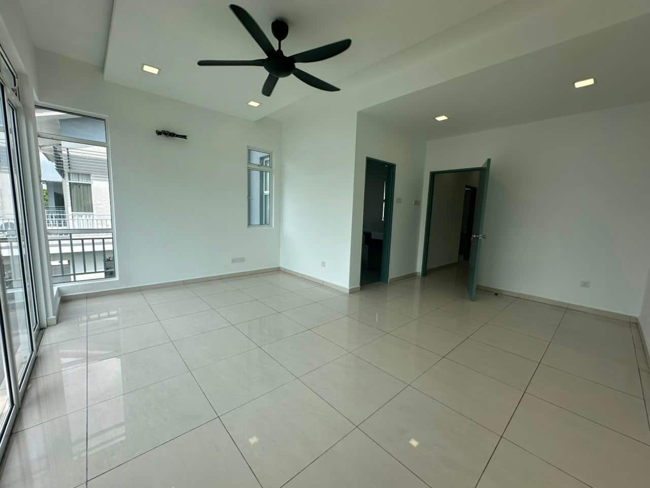 Triple Storey Cluster House Horizon Hills 3