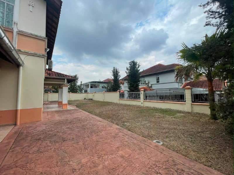 Double Storey Semi-D Taman Pelangi Indah 6