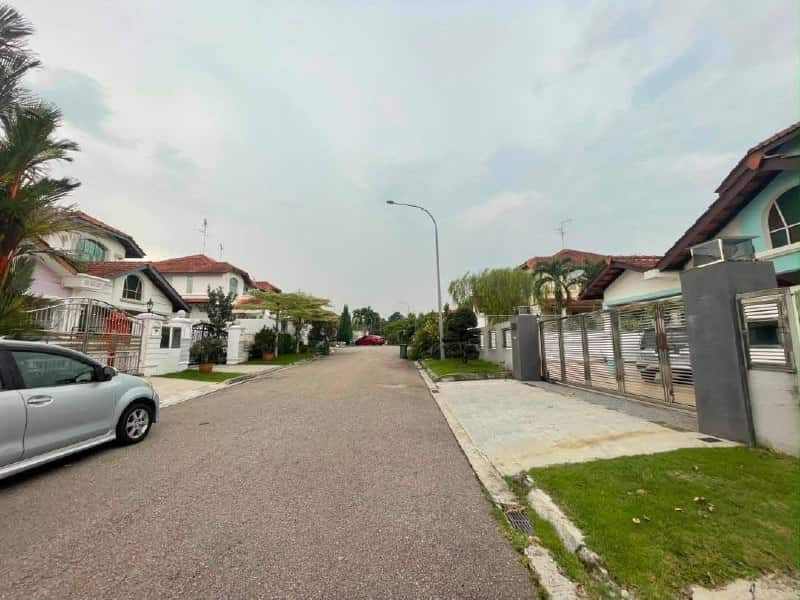 Double Storey Semi-D Taman Pelangi Indah 3