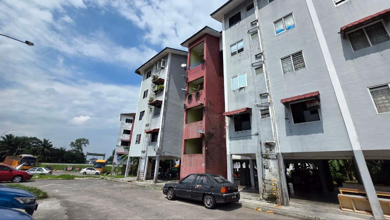 Low cost flat Taman Melawati 4