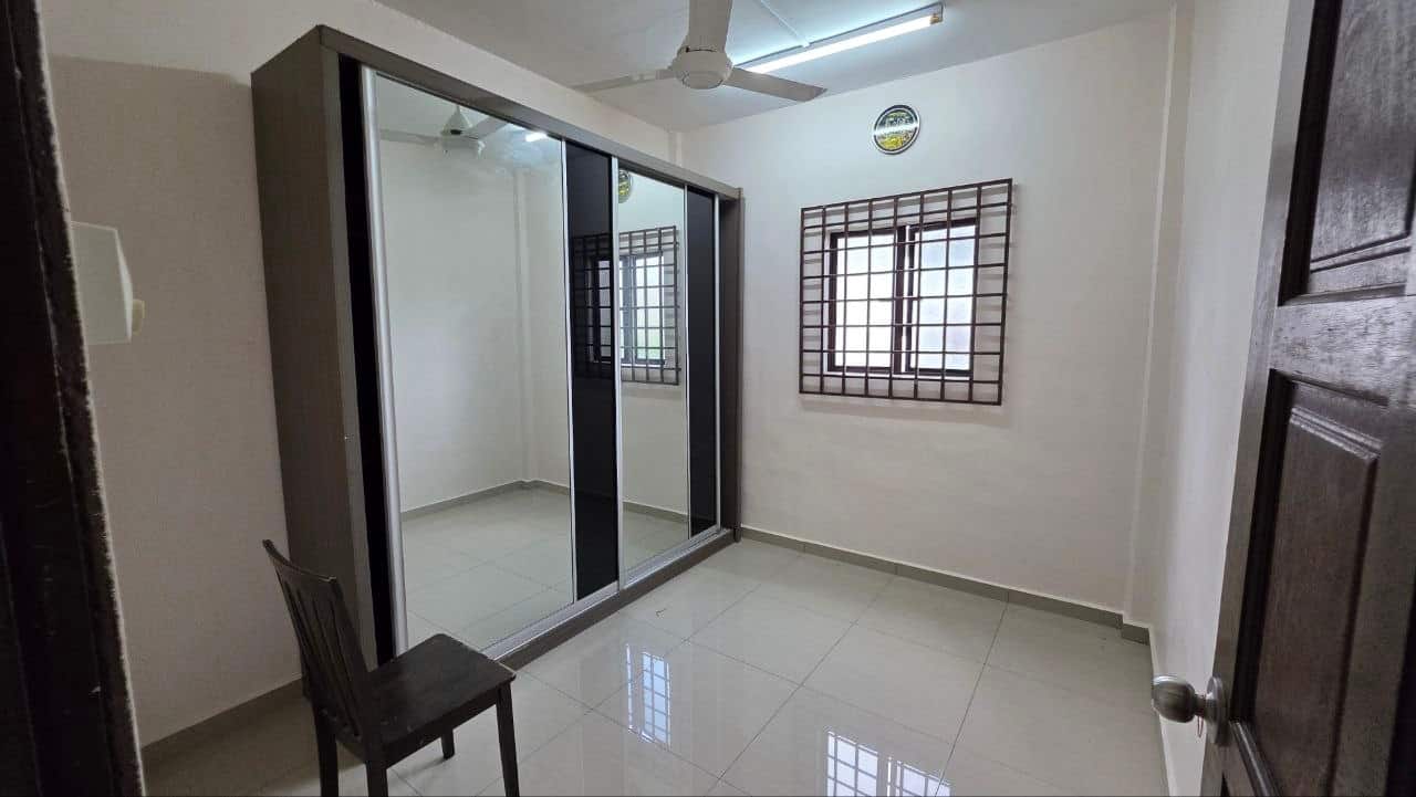 Low cost flat Taman Melawati 5