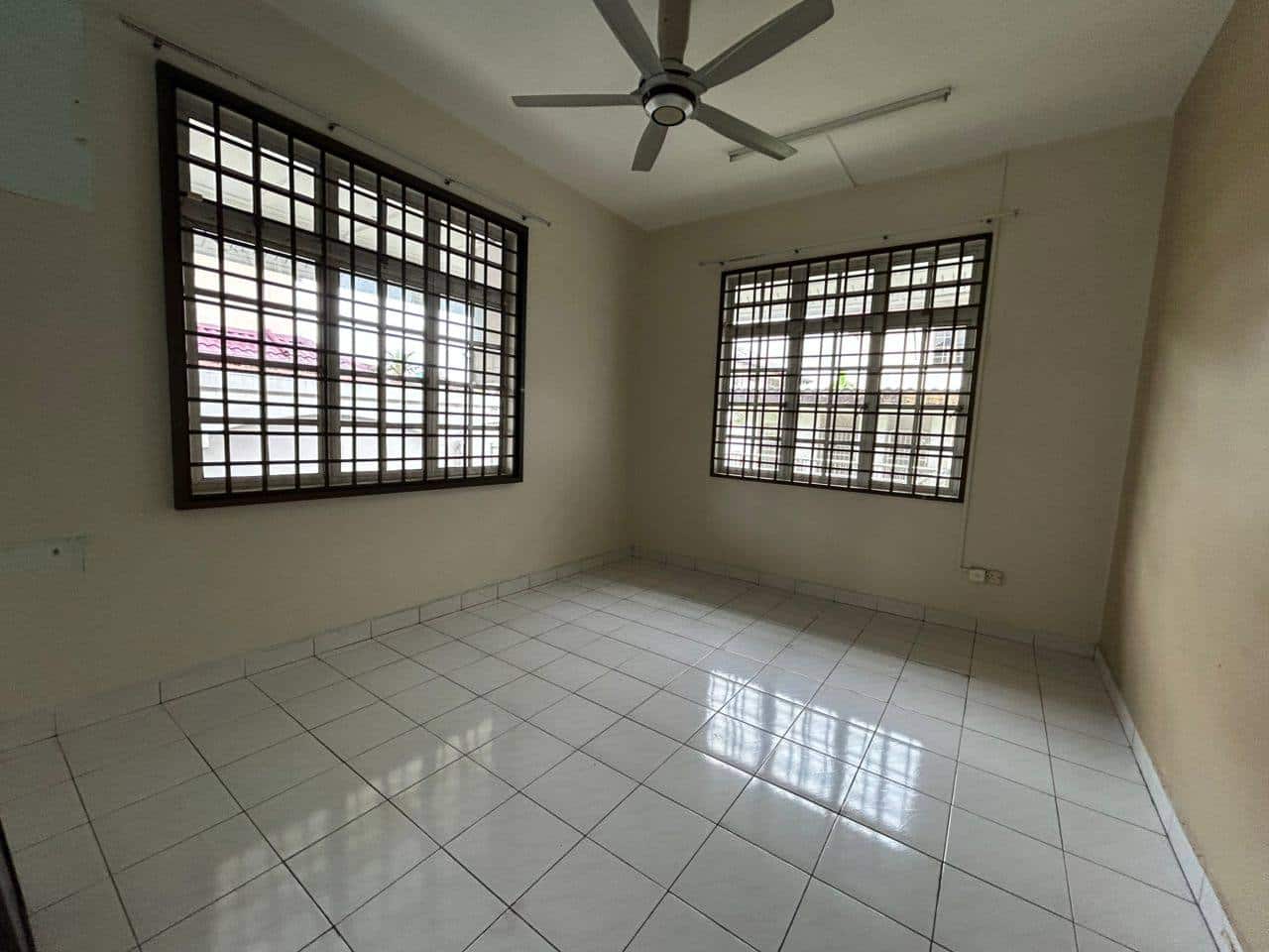 Double Storey Bungalow Perling 3