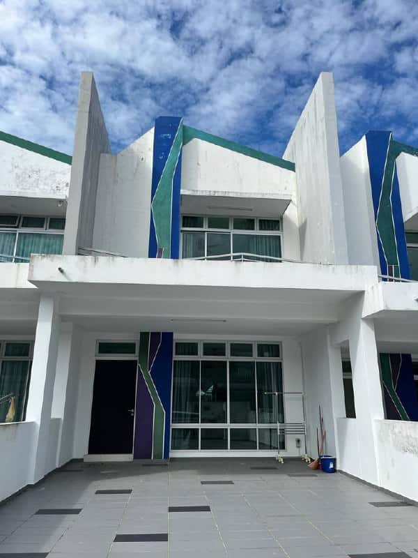 Double Storey Terrace House Eco Cascadia (Neptune)
