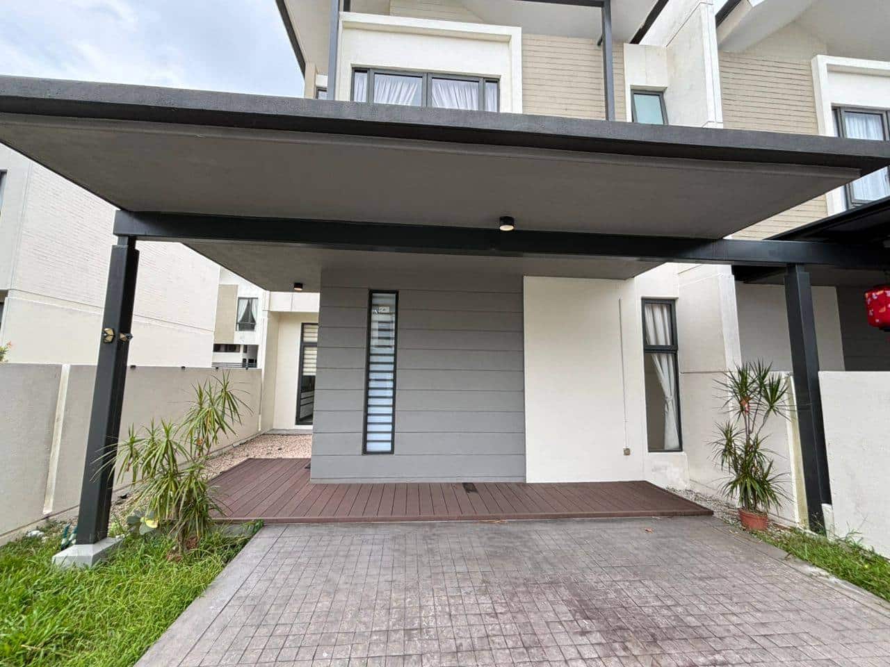 Double storey garden terrace Avira Medini Iskandar 1