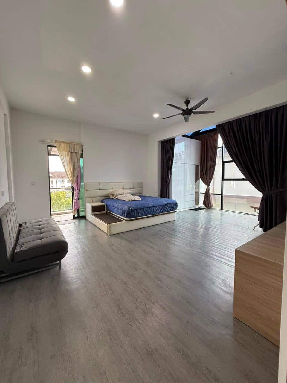 3.5 Storey Semi-Detached The Gardens, Polo Park 5