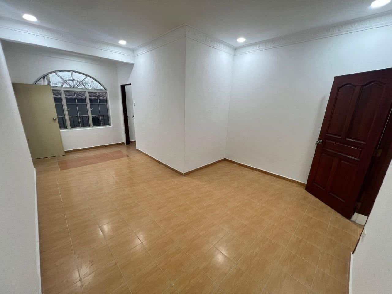 Double Storey Semi Detached JB Town 7