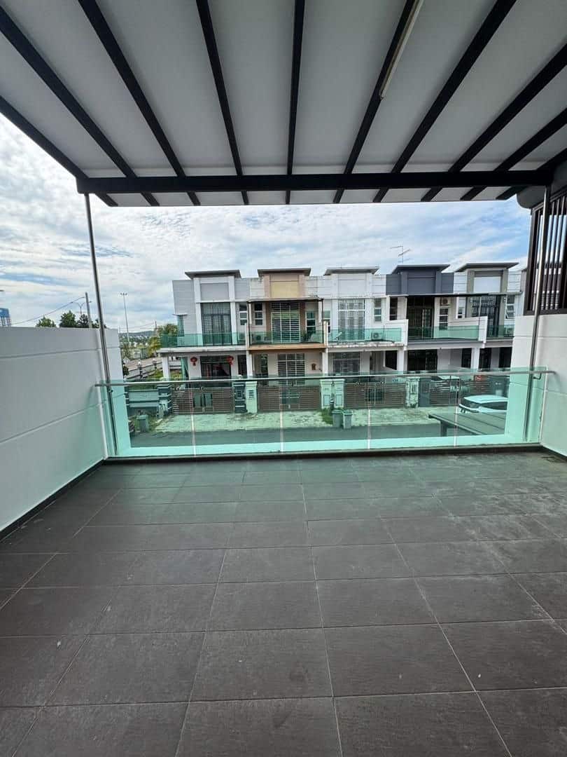 Double Storey Terrace LA Garden Austin 4