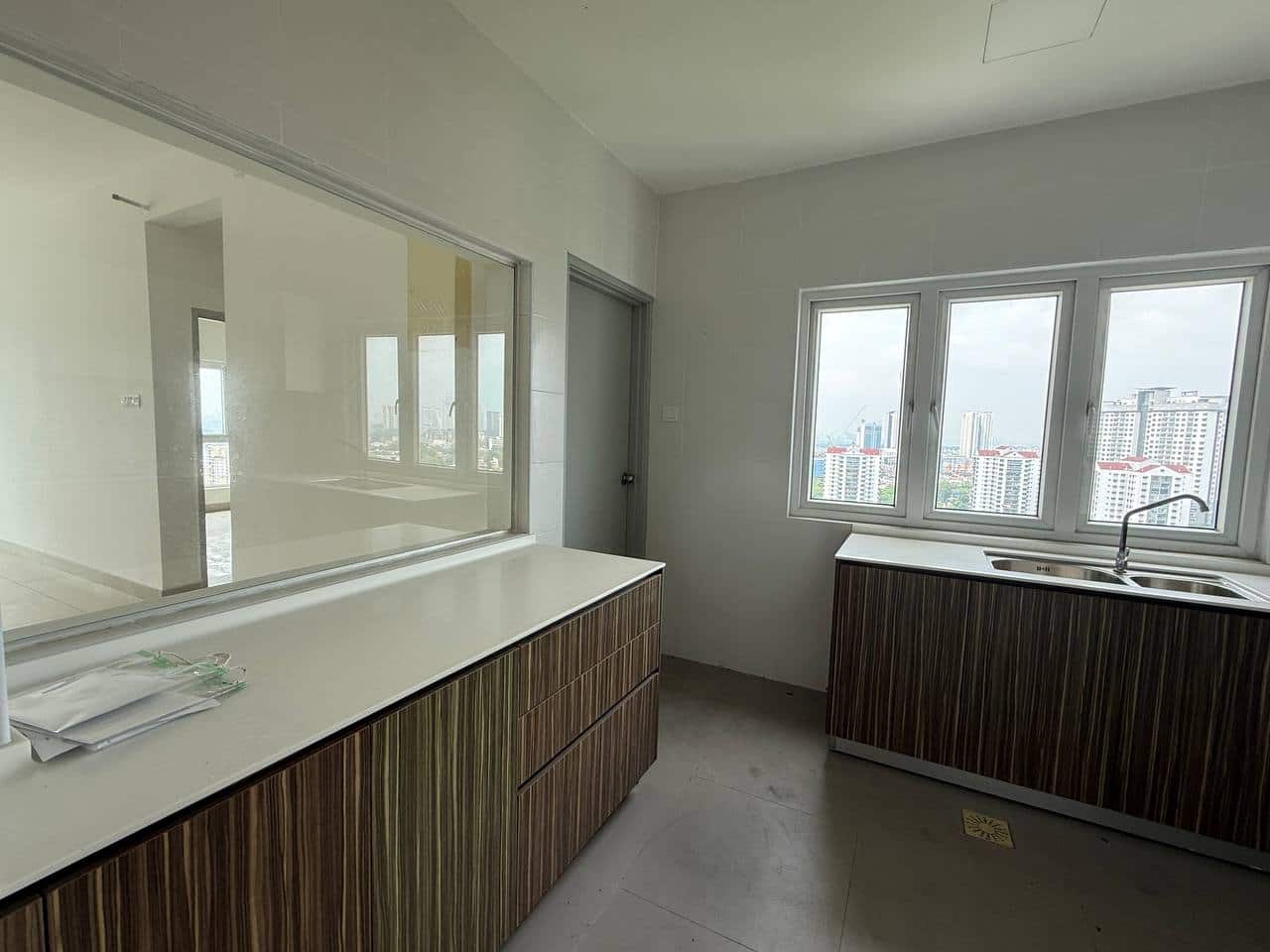 Season Luxury Apartment Larkin 1