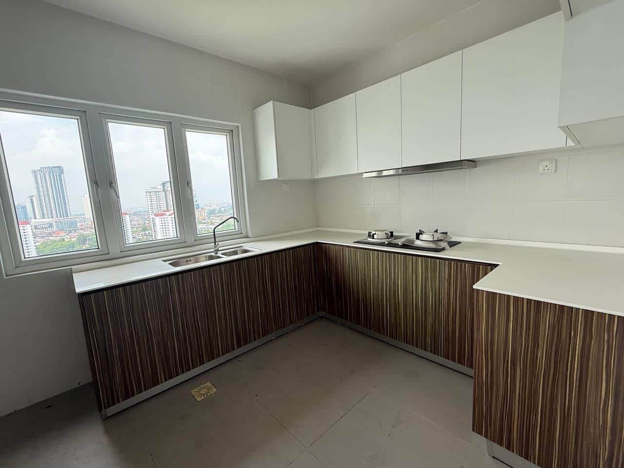 Season Luxury Apartment Larkin 2