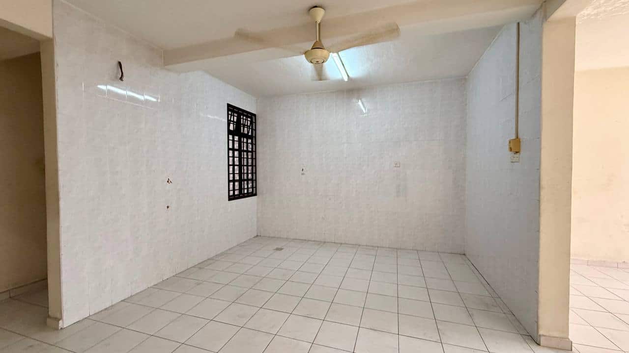 Double Storey Terrace Taman Daya 4