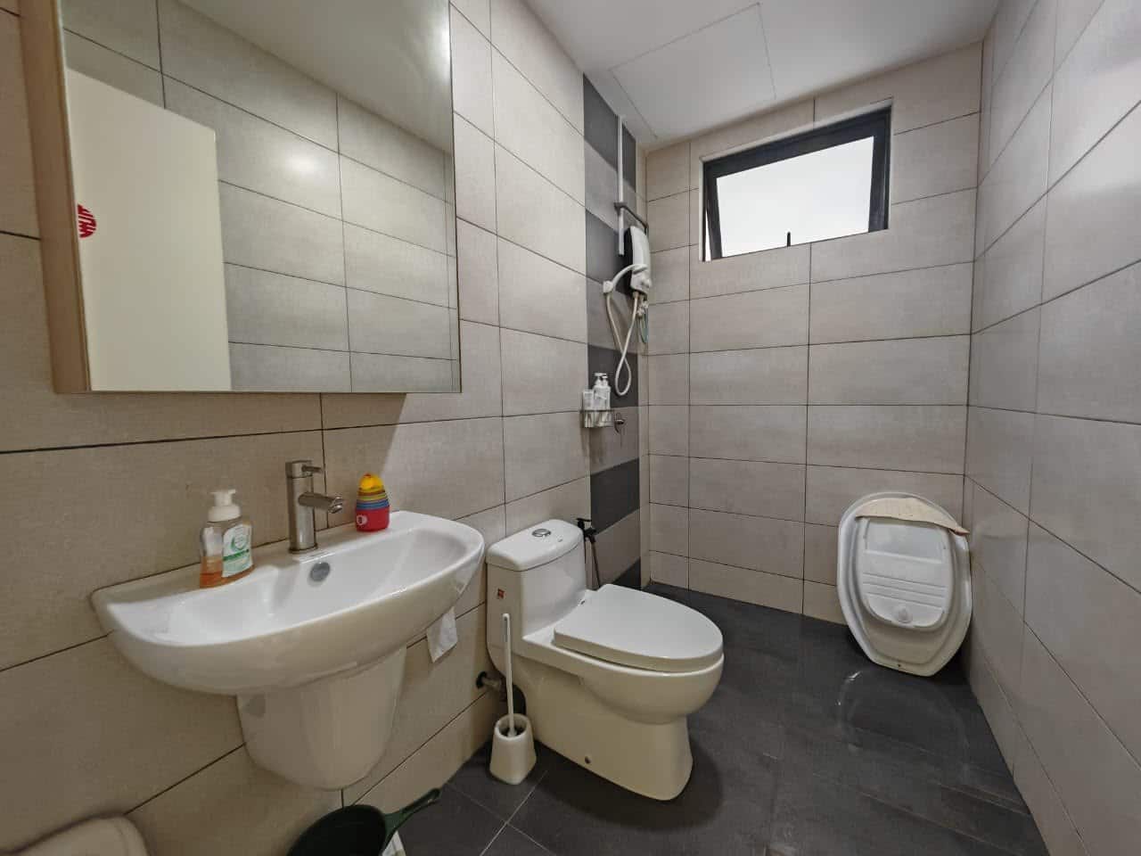 Condo Taman Molek 5