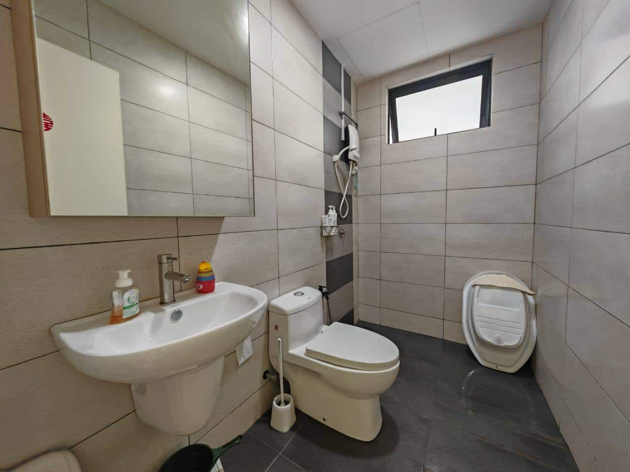 Condo Taman Molek 7