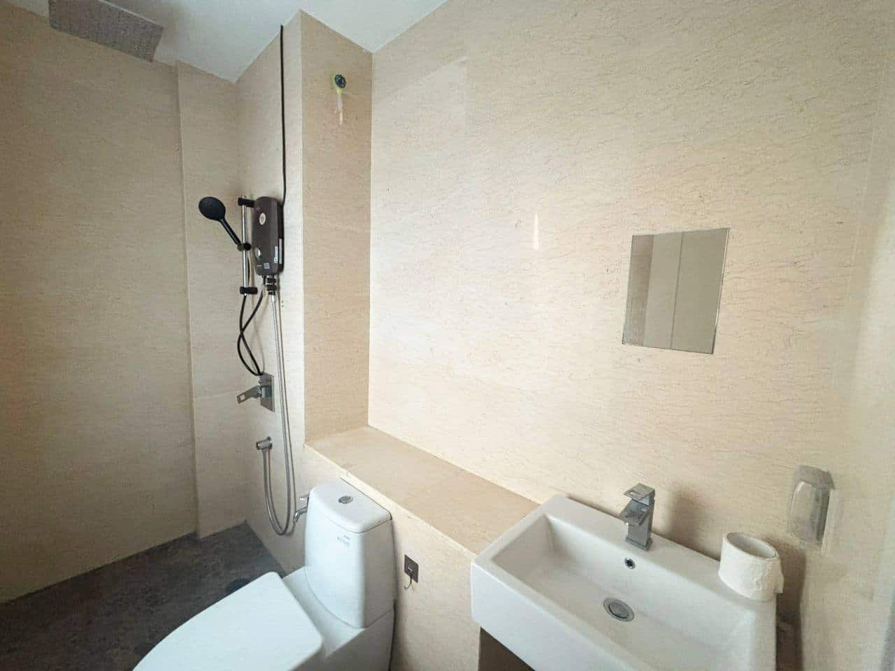 Condominium TriTower Residence 7
