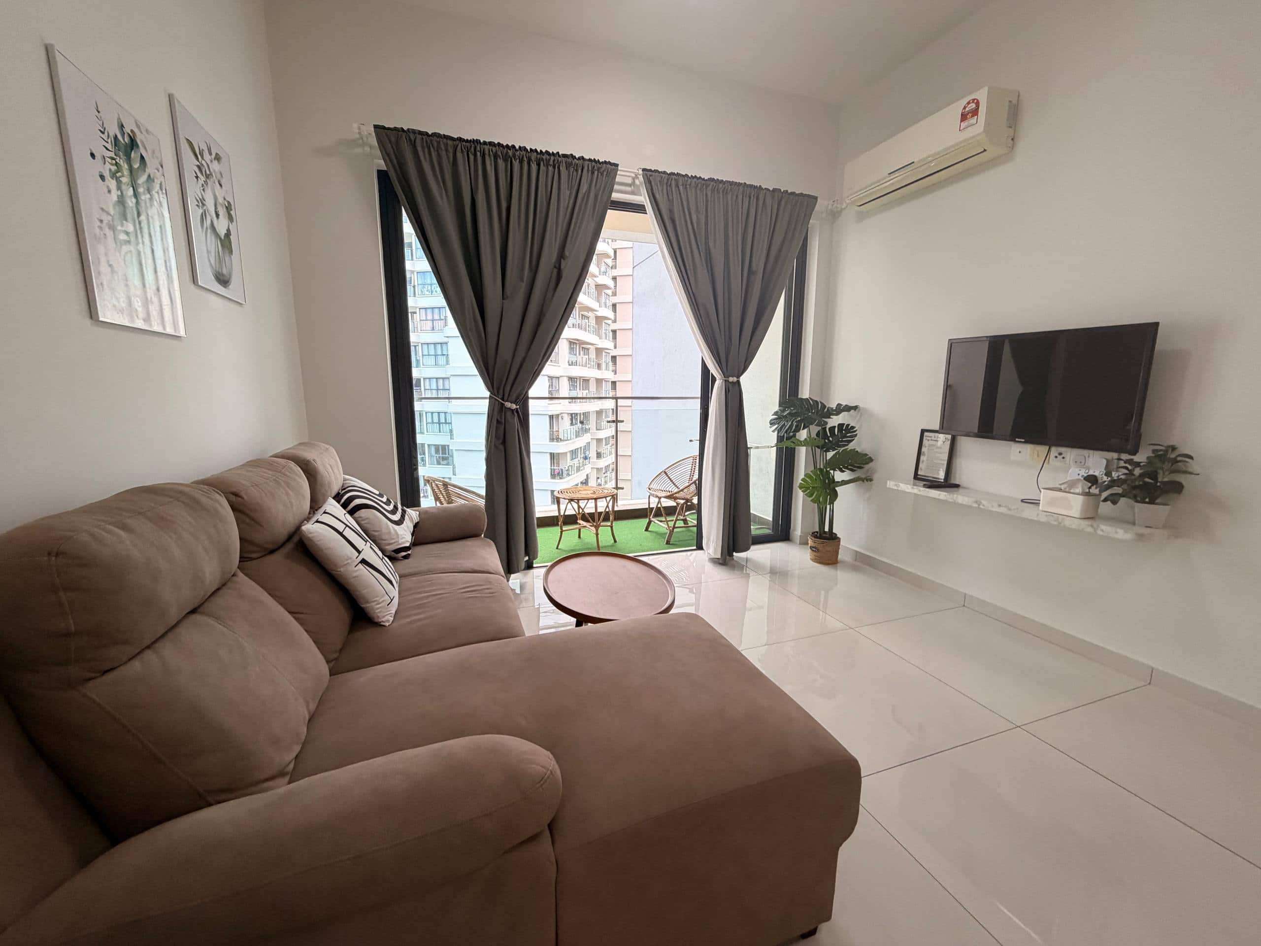 Condo Baypoint @ Country Garden Danga Bay 4