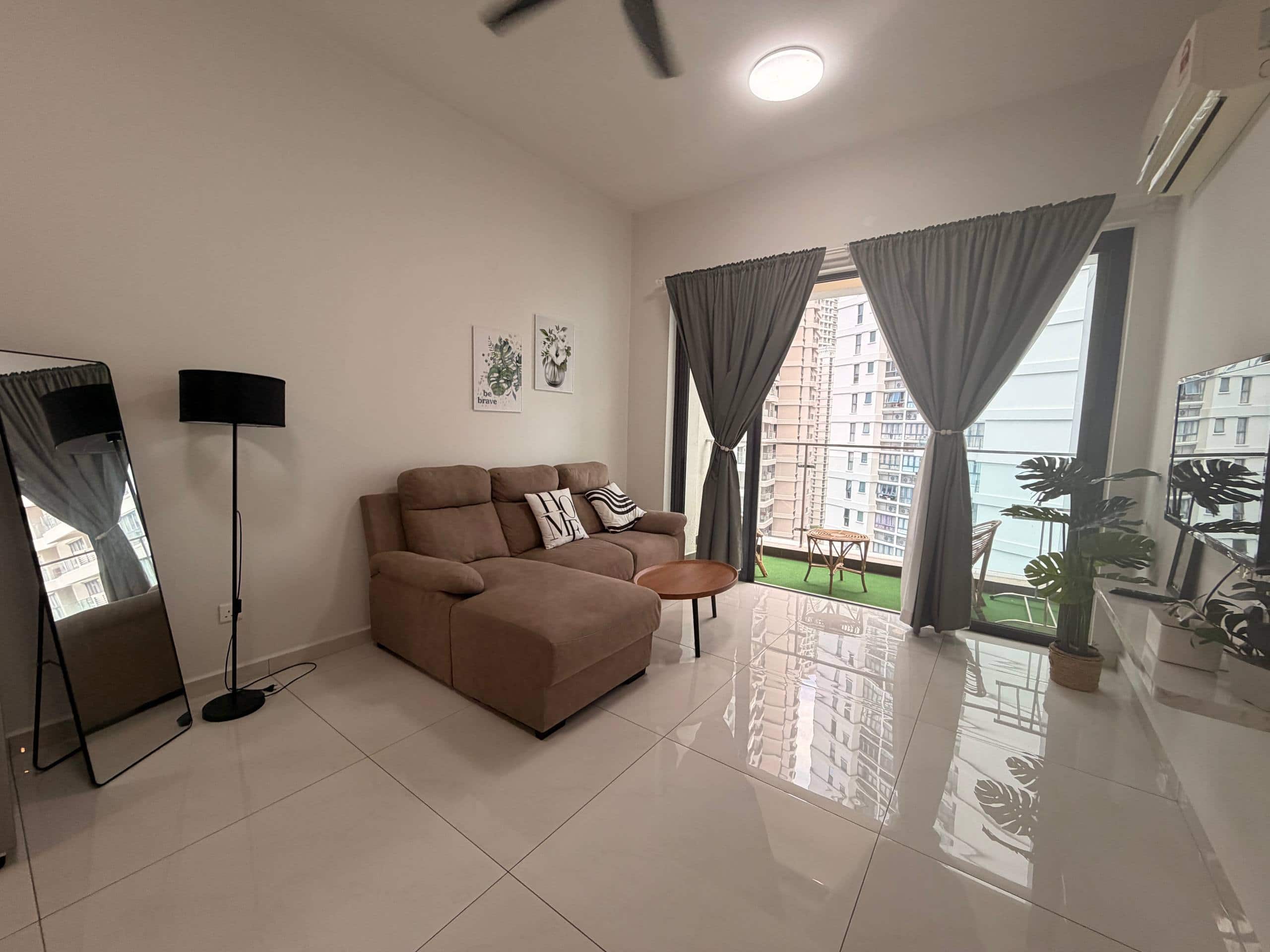 Condo Baypoint @ Country Garden Danga Bay 3