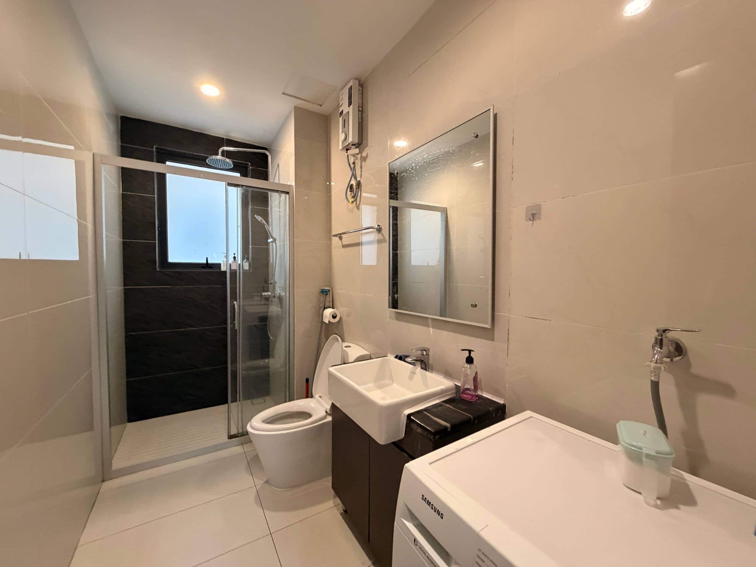 Condo Baypoint @ Country Garden Danga Bay 10